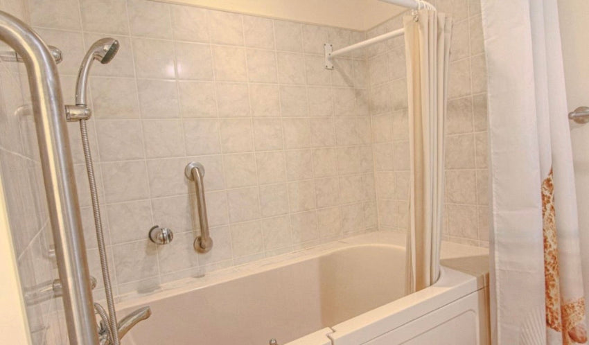 Bath Room before renovation